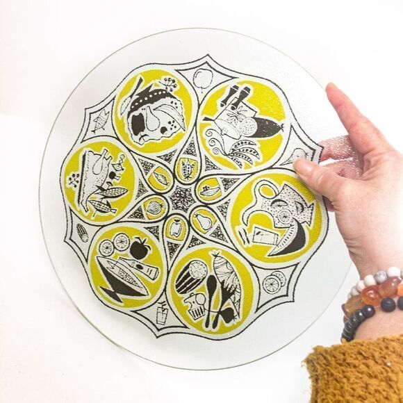 Vintage Retro Graphics Round Glass Cutting Board - Picture 8 of 8